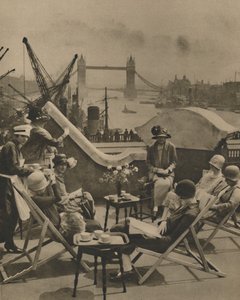Poolen från takträdgården på Langbourne Club for City Women, 1920-talet, c1935. av Unbekannt