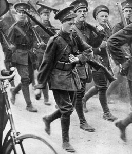 Prinsen av Wales marscherar med Oxford University Officers Training Corps, c1910 av Unbekannt