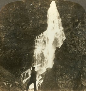 Sevlefallen, sprudlande och plaskande, nära Stalheims hotel, Naerodal, Norge, c1905. av Unbekannt