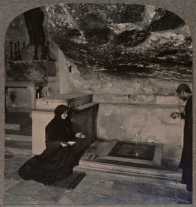 Smörjelsens sten, Heliga gravens kyrka, Jerusalem, c1900 av Unbekannt