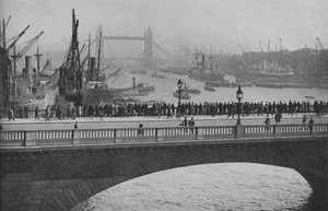 Upper Pool från London Bridge, en av de mest trafikerade delarna av Londons hamn, 1936 av Unbekannt