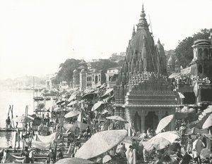 Vishnu-dammen och Ghat, Benares, Indien, 1895. av Unbekannt