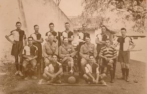 Young Soldiers Football Team i den första bataljonen, Queens Own Royal West Kent Regiment. P av Unbekannt