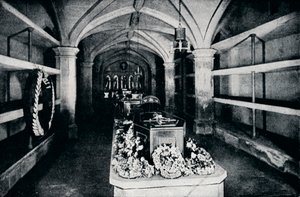 Kryptan under koret i St Georges Chapel, Windsor Castle, 1910 1911 av Unbekannt