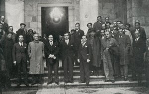 Chefen för den baskiska regeringen (eller legendariska) Jose Antonio Aguirre och medlemmar av regeringen, Barcelona. Jubert Figueras privata stiftelse. av Unbekannt