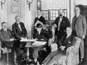 Fördragsstiftarna, 6 december 1921 av Unbekannt