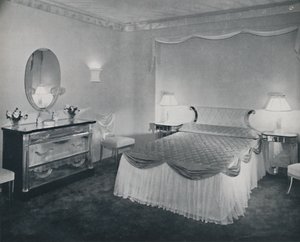 Plexiglasets livfulla egenskaper används med fördel i detta sovrum, 1942. av Unbekannt
