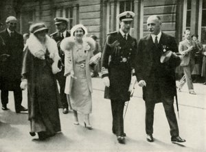 Deras majestäter i Edinburgh under jubileumsfirandet av kung George V 1935, 1937. av Unbekannt