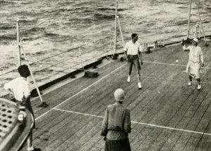 Deras majestäter, i ett spel med kortlek på däck av H.M.S. Berömd, 1927, 1937. av Unbekannt