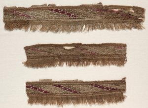 Tre kantfragment, ca. 1100-1400. av Unbekannt