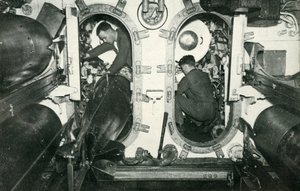 Torpedrör från en brittisk ubåt, andra världskriget, 1945. av Unbekannt