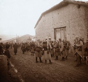 Trupper med packar på ryggen, Somme, norra Frankrike, c1914-c1918 av Unbekannt