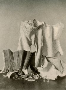 Två par stag, byxor, pärlväska, handväska och quiltad underkjol, c1700-talet, 1937. av Unbekannt