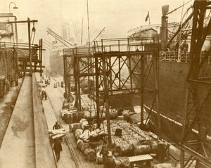 Lossar matskepp vid Royal Albert Docks, London, c1930. av Unbekannt