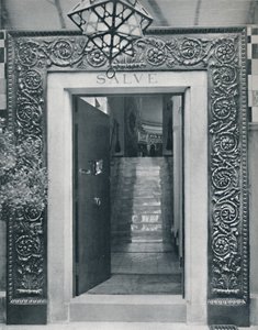 Utsikt in i Sir L. Alma-Tademas studio genom entrédörren, sent 1800-tal. av Unbekannt