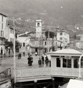 Vy över Moltrasio vid stranden av Comosjön, Italien, 1900-talet av Unbekannt