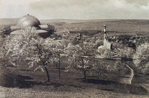 Utsikt över Goetheanum och värmehuset, Dornach, Schweiz, 1914-1916 av Unbekannt