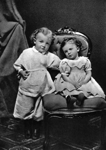 Vladimir Ilich Lenin, rysk bolsjevikisk revolutionär ledare, 4 år, med sin syster Olga, 1874 av Unbekannt