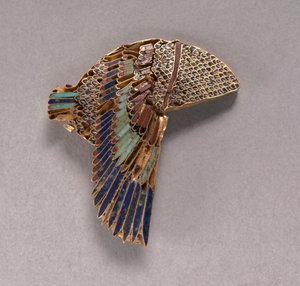 Vulture Headdress Inlay, 100-1 f.Kr. av Unbekannt