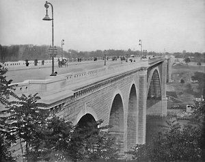 Washington Bridge, Harlem River, New York, c1897. av Unbekannt