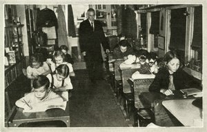 När skolan kommer till barnen - Resande skolor ger en genomgående modern utbildning för av Unbekannt