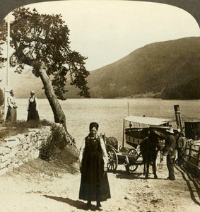 När sjöångaren anlöper Tinoset pir - utsikt över Tinsjo till kullarna, Norge, c1905. av Unbekannt