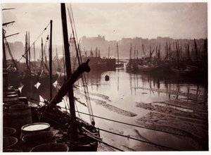 Whitby Harbour vid lågvatten, c 1905 av Unbekannt