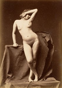 [Ung kvinna, naken, framifrån med hand över ansikte], 1860-talet.