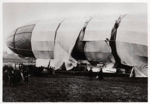Zeppelin LZ2 efter dess förstörelse, 1906 1933 av Unbekannt