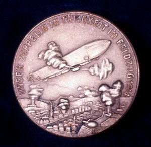 Zeppelin-luftskepp i aktion under första världskriget 1914 av Unbekannt