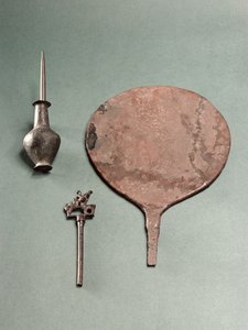 Kopparhårnål, collyriumstav med kruka och spegel, Mohenjodaro, 2300-1750 f.Kr.