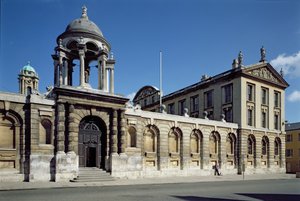 Exteriör av den främre fyrhjulingen på The Queens College, Oxford, byggd 1709-34 av Unbekannt Unbekannt