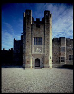 Huvudentrén till Castle Drogo, designad av Sir Edwin Lutyens (1869-1944) 1910-30 av Unbekannt Unbekannt