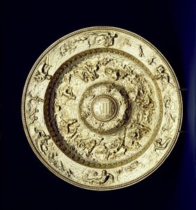 Förgyllt handfat i silver, präglad, skuren och graverad, fransk, ca 1560-83 av Unbekannt Unbekannt