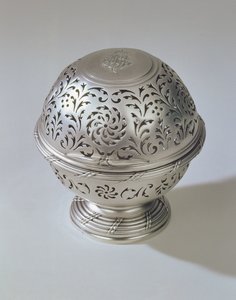 Tvållåda, del av ett set med tack och handfat, av Francis Riel, Paris, 1771