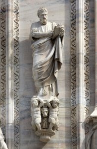 Arkitektur: staty av Markus av Donato Carabelli (1811). Detalj av fasaden av katedralen (kupol eller duomo) i Milano Italien av Unbekannt