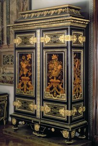 Armoire, med intarsiadekor, av Andre Charles Boulle (1642-1732), Paris, sent 1600-tal (ebenholts och brons) av Unbekannt