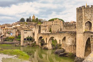 Besalu, Girona-provinsen, Katalonien, Spanien., 2018 (foto) av Unbekannter Künstler