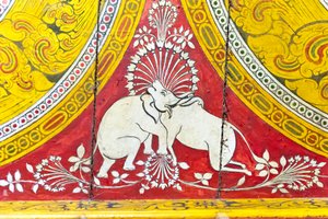 Buddhistisk målning på trä; optisk illusion; elefant och ko med bara ett huvud; Dowa tempel; sten tempel; Bandarawela; Badullaprovinsen; Uva-provinsen; Sri Lanka; Asien av Unbekannt