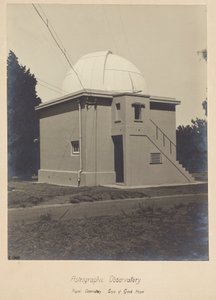 Byggnad och kupol för det astrografiska teleskopet av Unbekannt