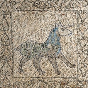 Church of Saint John Evangelist, fjärde korståget, fragment av mosaikgolv som representerar enhörning, Ravenna, Emilia-Romagna, Italien av Benjamin Baud