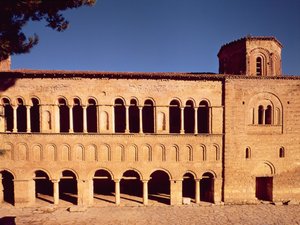 Church of Saint Sofia, utsikt över den västra portikfasaden konstruerad under ärkebiskop Grigorios av Unbekannt