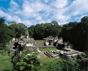 Präkolumbische Zivilisation: Blick auf die Maya-Stätte Uaxactun