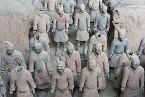 Första gropen; stående krigarfigurer; Kejsar Qin Shi Huangs mausoleum; Terrakottaarmén; Xi