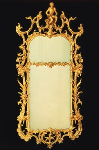 George III pirspegel i förgyllt trä, med två plattor, utarbetad krön, centrerad av figuren av en apa på en stenställning, ca 1765 av Unbekannt