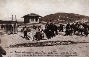 Grekland, Macedoine, Giannitsa (Yannitsa): marsch i Yenidje Vardar (Yenidje-Varvar) - Vykort 1914-1918 av William M. Timlin