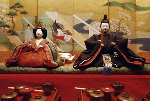 Hina-dockor, gjorda i washi, traditionellt japanskt papper, klädda i raffinerade, eleganta kläder, adlig eller kunglig familj från Heian-perioden, Kurashiki, japansk civilisation