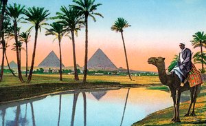 Man på kamel tittar på pyramiderna i Gizeh, ca 1900 (kromolit) av Unbekannter Künstler