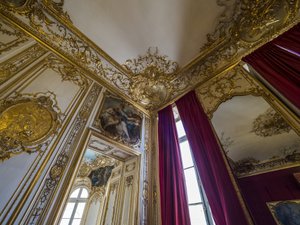 Minerve lärare har en ung flicka konsten att gobeläng. Målning av Charles Tremolieres (1703-1739) av Unbekannt