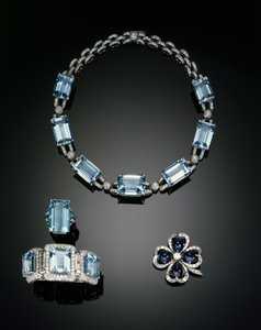 Halsband, ring, brosch och armband av Unbekannt